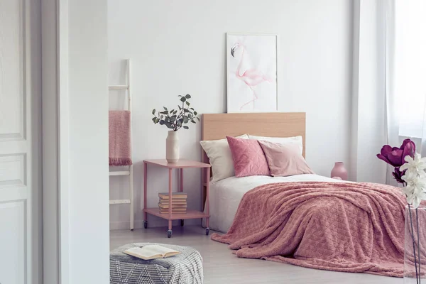 Pastel pink pillow and blanket on single wooden bed with white bedding in scandinavian bedroom interior — Stock Photo, Image