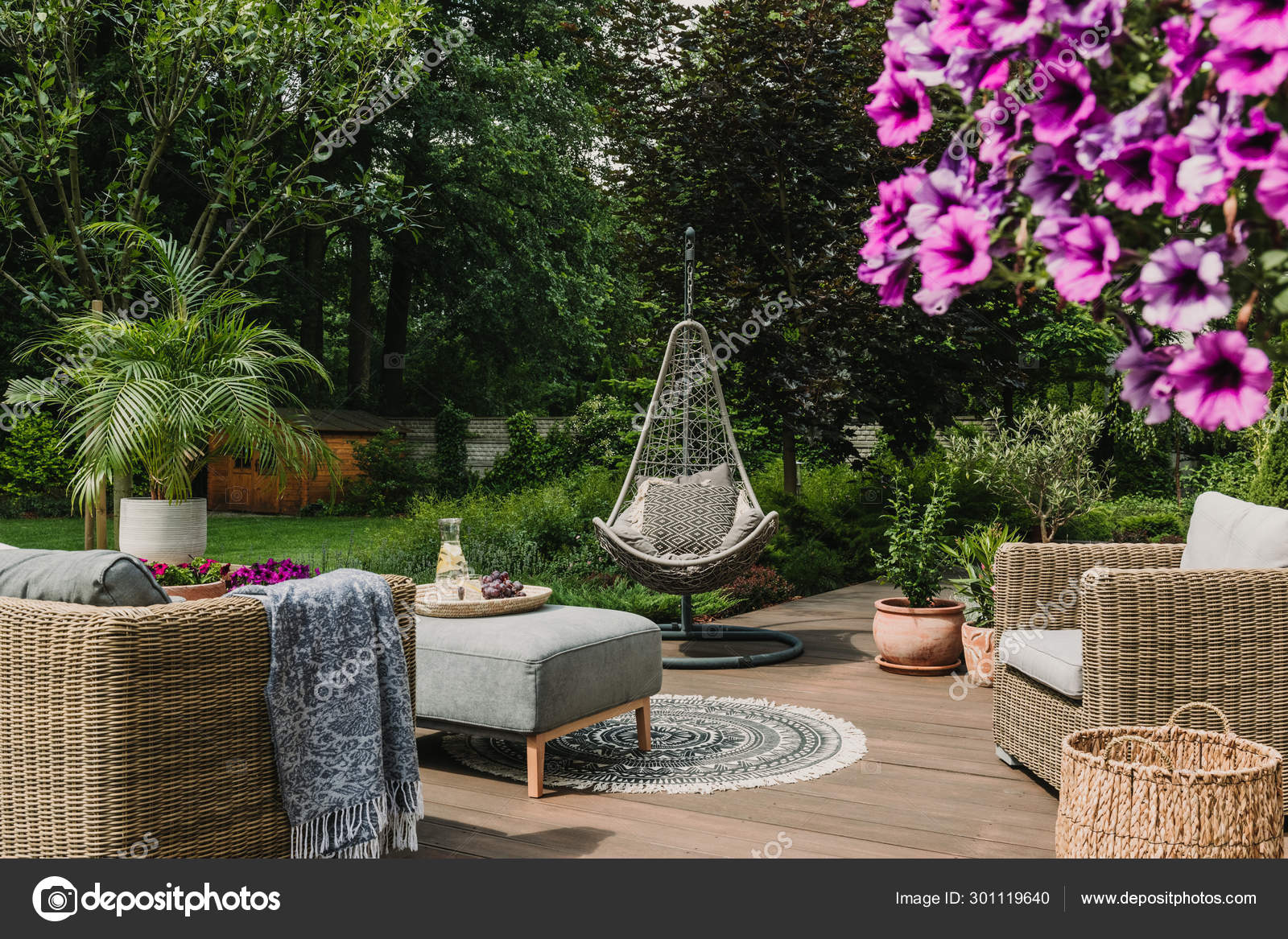 Stylish Garden Decoration With Fancy Egg Chair And Garden