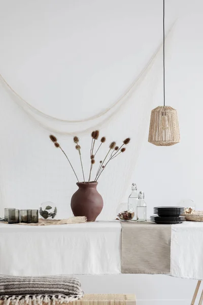 Clay vaas op de tafel in Vintage keuken — Stockfoto