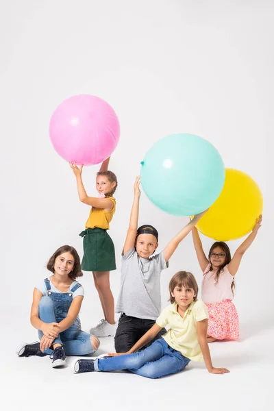 Brincando com balões — Fotografia de Stock