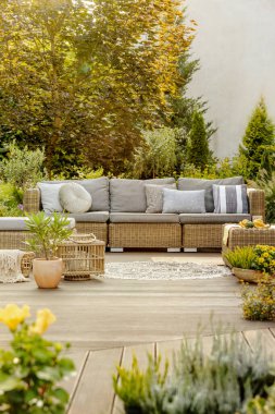 Terasın Wicker dekoru
