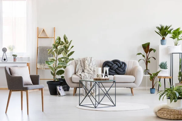 Stylish Coffee Table Middle Spacious Living Room Interior White Sofa — Stock Photo, Image