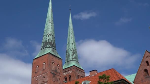 Luebeck, uitzicht op de oude stad. — Stockvideo