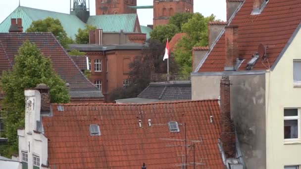 Lübeck, Blick auf die Altstadt. — Stockvideo