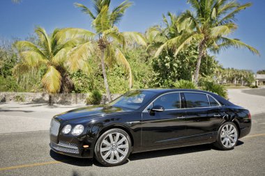 Bentley tropikal iklimde yolda, Dominik Cumhuriyeti