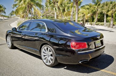 Bentley tropikal iklimde yolda, Dominik Cumhuriyeti