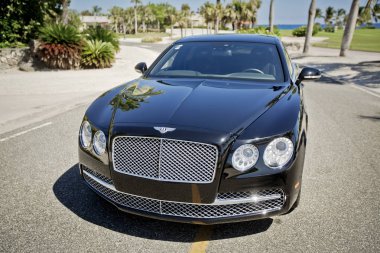 Bentley tropikal iklimde yolda, Dominik Cumhuriyeti