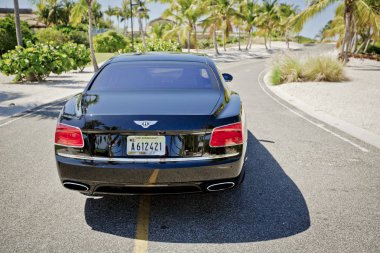 Bentley tropikal iklimde yolda, Dominik Cumhuriyeti