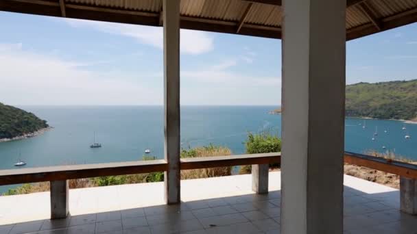 Punto di vista sul paesaggio marino sull'isola tropicale Phuket, Thailandia — Video Stock