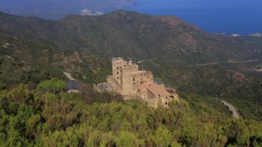 Sant Pere de Rodes ve Dağları Manastırı 'nın en üst manzarası