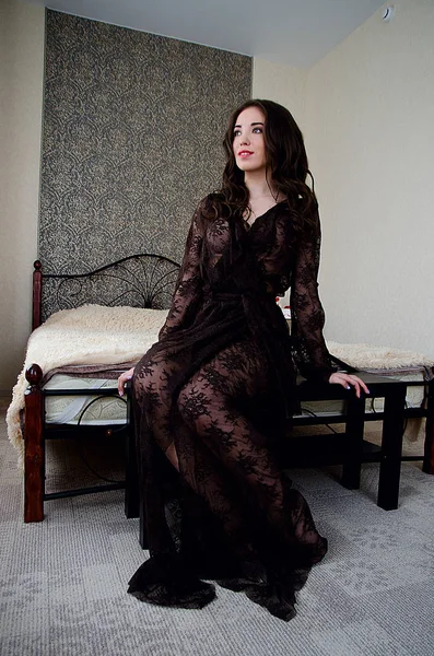 yarı saydam sabahlık güzel kız