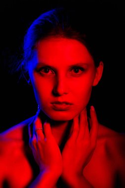 Kırmızı güzel kız