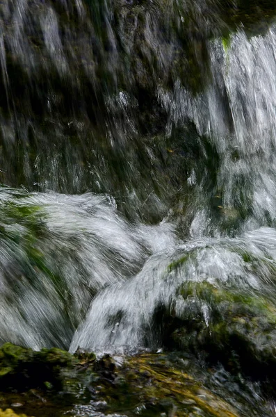 Schönes Wasser Wasserfall — Stockfoto