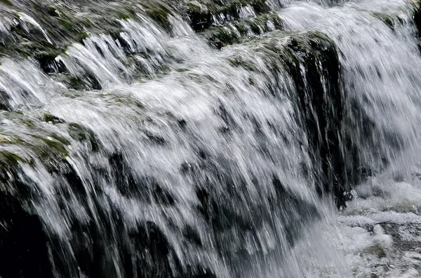 Mooie Water Waterval Rechtenvrije Stockafbeeldingen