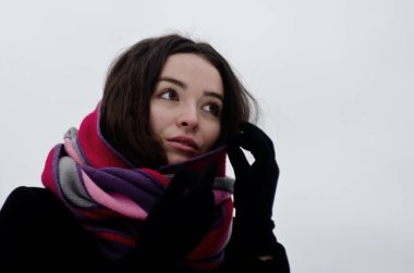 Parktaki güzel kız.