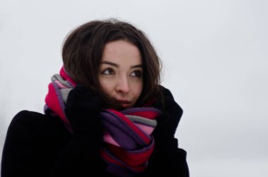 Parktaki güzel kız.