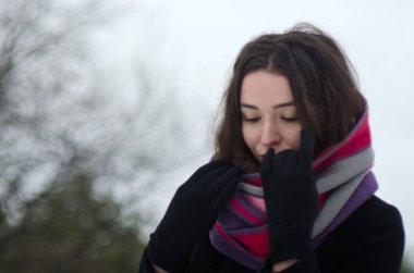 Parktaki güzel kız.