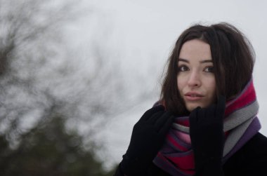 Parktaki güzel kız.