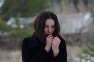 Parktaki güzel kız.