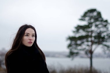 Parktaki güzel kız.