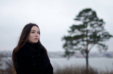 Parktaki güzel kız.