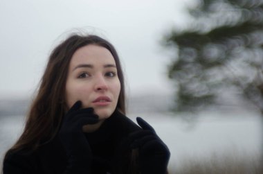 Parktaki güzel kız.