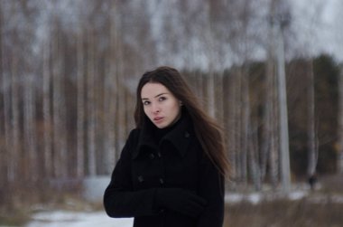 Parktaki güzel kız.