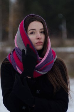 Parktaki güzel kız.