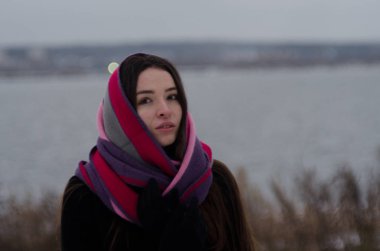 Parktaki güzel kız.