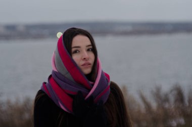 Parktaki güzel kız.