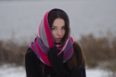 Parktaki güzel kız.