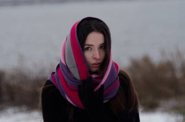 Parktaki güzel kız.