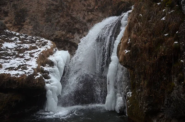 Bella Acqua Montagna Invernale — Foto Stock