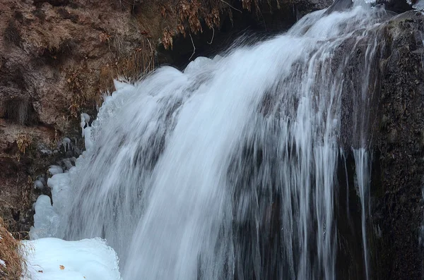 Красивая Зимняя Горная Вода — стоковое фото