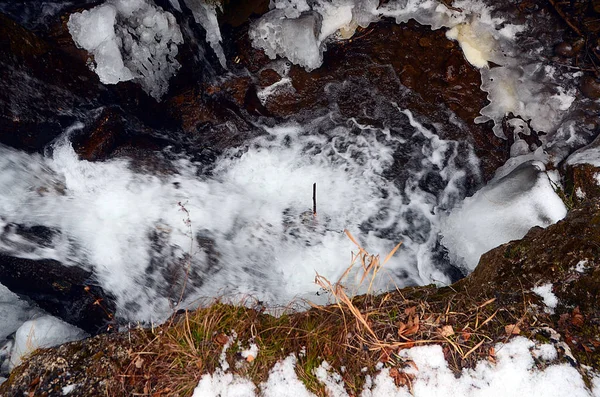 Bella Acqua Montagna Invernale — Foto Stock