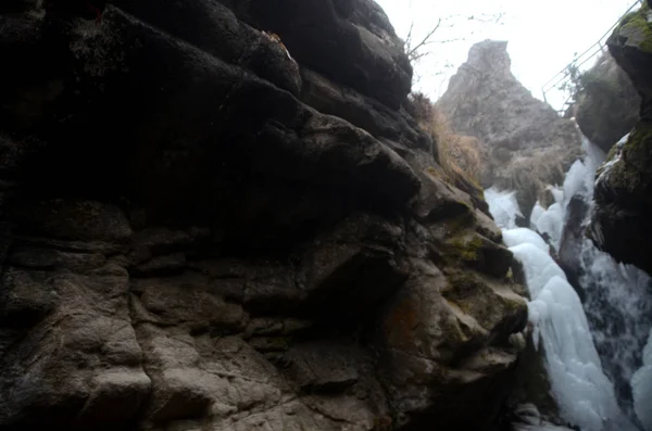 Bella Acqua Montagna Invernale — Foto Stock