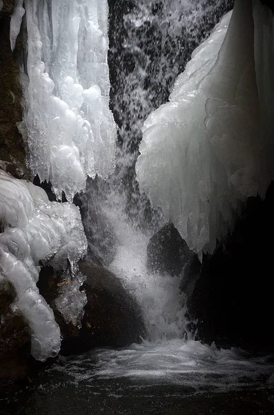 Красива Зимова Гірська Вода — стокове фото