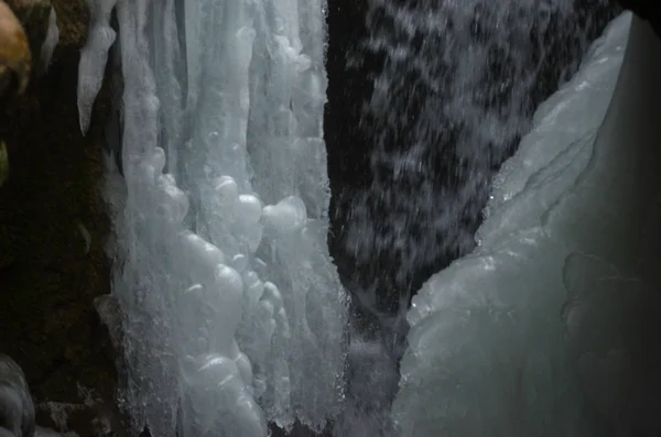 Bella Acqua Montagna Invernale — Foto Stock