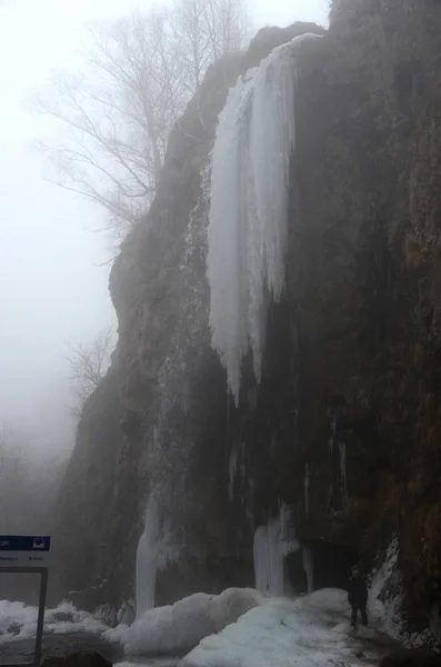 Красивая Зимняя Горная Вода — стоковое фото