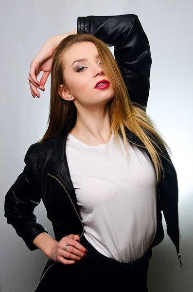 Schöne Mädchen Bluse Studio — Stockfoto