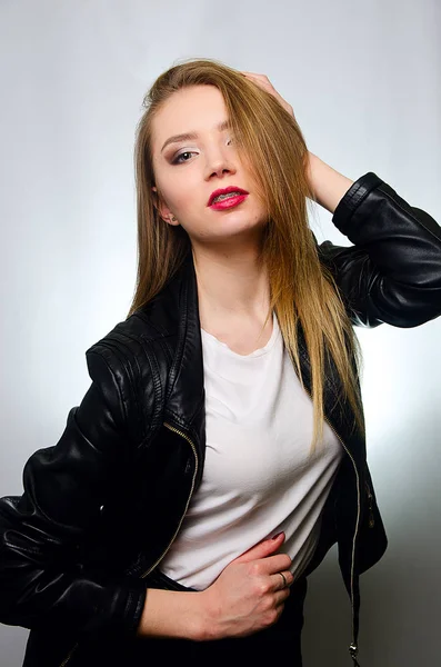 Schöne Mädchen Bluse Studio — Stockfoto