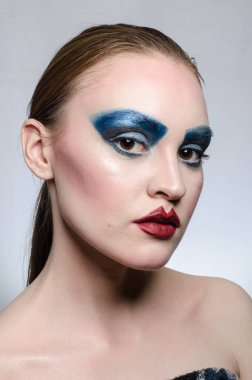 Stüdyoda makyaj güzel kız