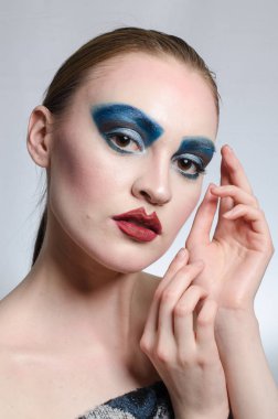 Stüdyoda makyaj güzel kız