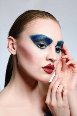 Stüdyoda makyaj güzel kız