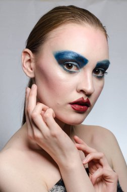 Stüdyoda makyaj güzel kız