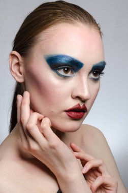 Stüdyoda makyaj güzel kız