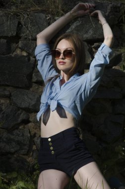 Parktaki güzel kız.