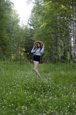 Parktaki güzel kız.