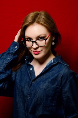 Stüdyoda kot güzel kız