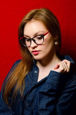 Stüdyoda kot güzel kız